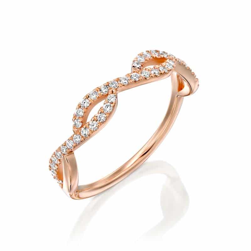 טבעת שורה מעוצבת משובצת יהלומים
